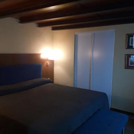 Vtz Orus Factory - Parking Muy Economico Hotel