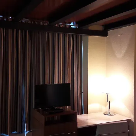 Vtz The Orus Factory - Parking Muy Económico 2* Saragoça