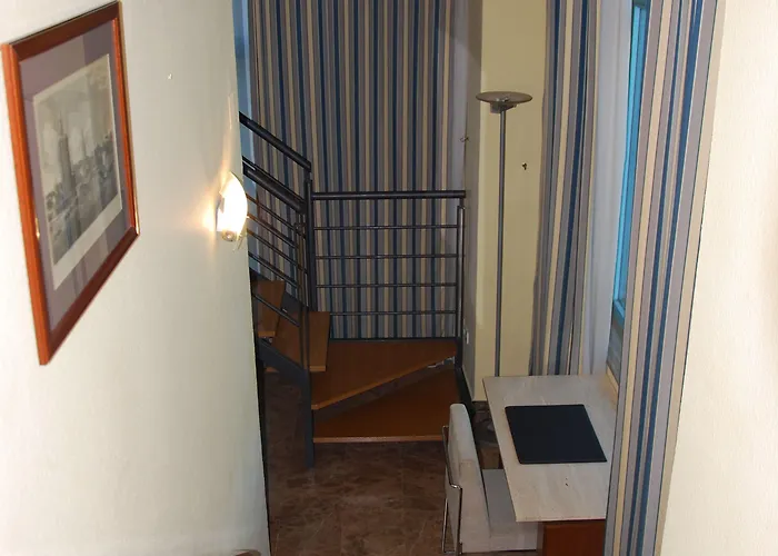 Vtz The Orus Factory - Parking Muy Economico Hotel